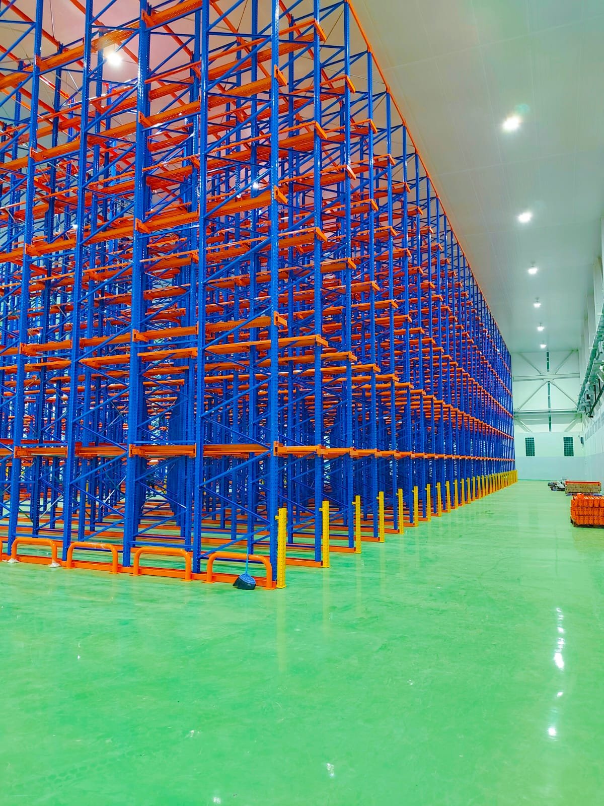 Pabrik rak drive-in Perkasa Racking TAP — Mesin & Teknologi Produksi Rak Drive-In