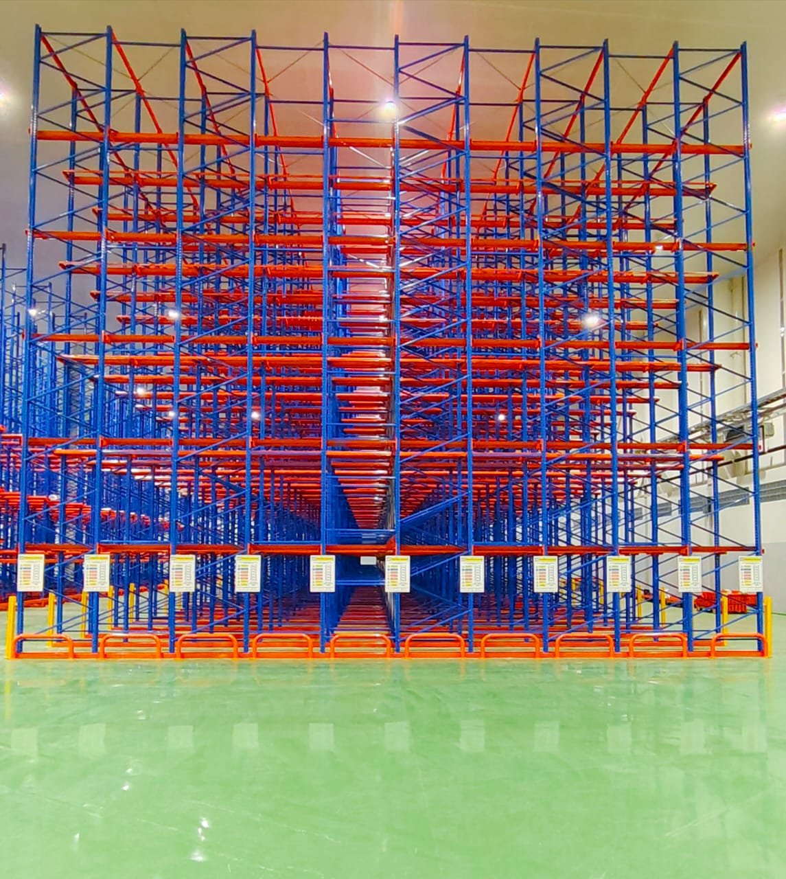 Pabrik rak drive-in Perkasa Racking TAP — Finishing Rak Drive-In: Powder Coating vs Galvanis