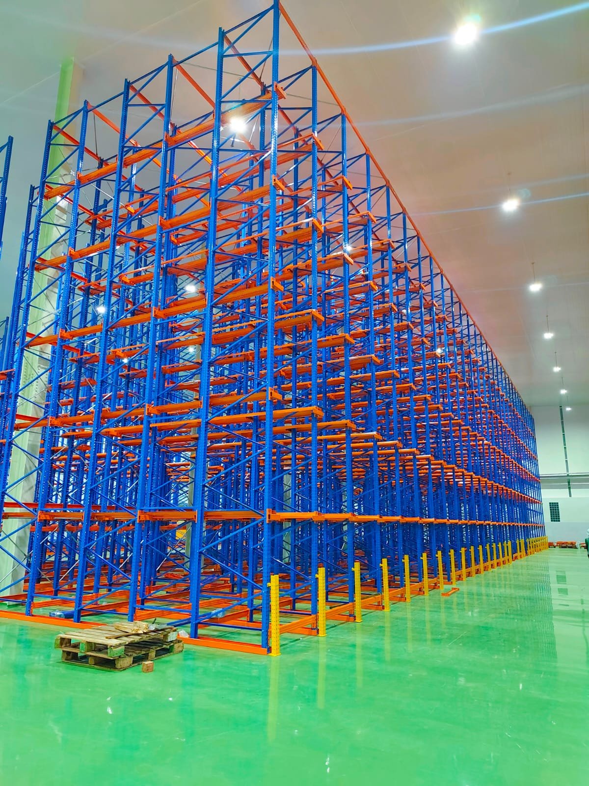 Pabrik rak drive-in Perkasa Racking TAP — Produksi Rak Drive-In untuk Proyek Besar