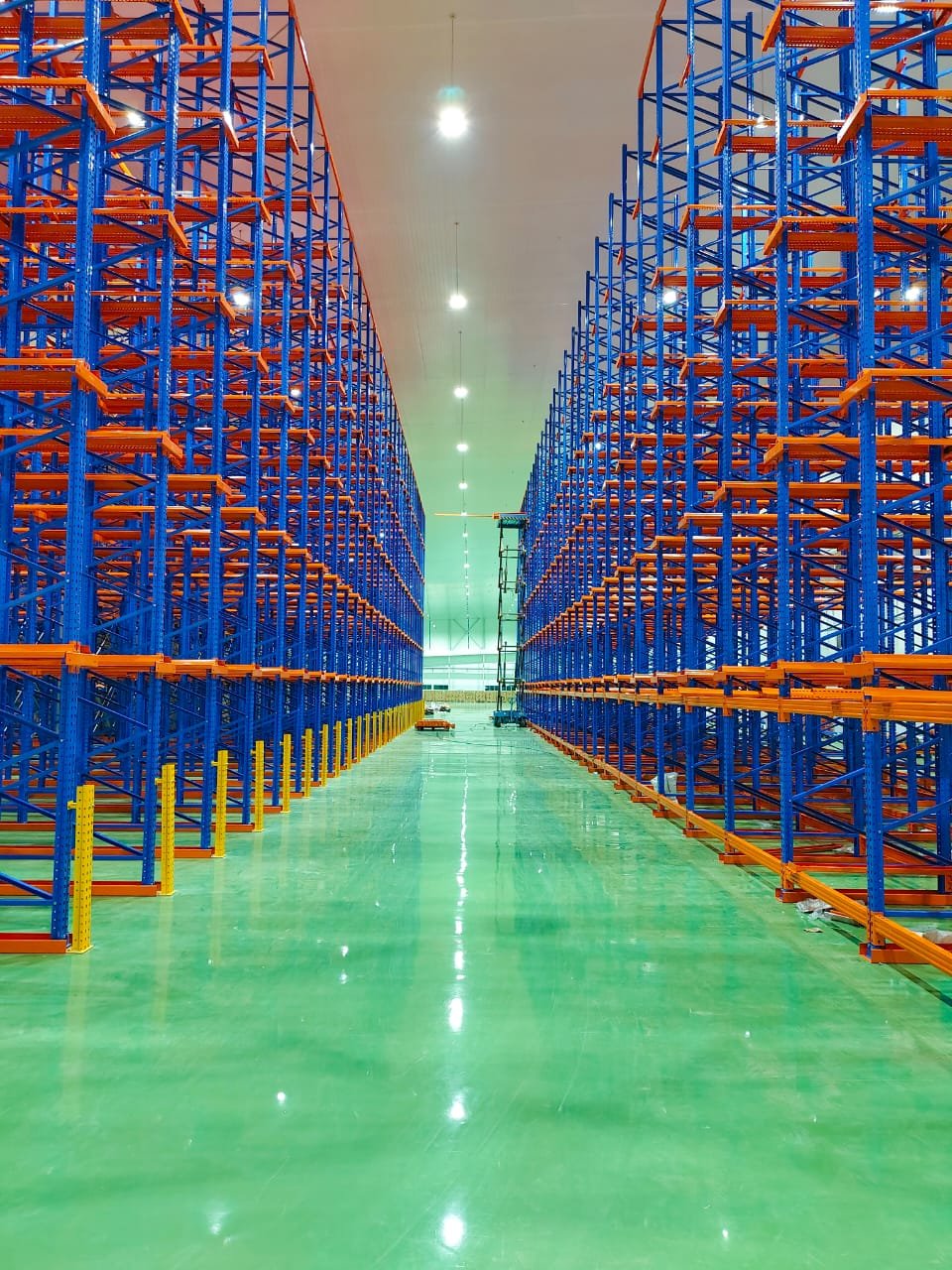 Pabrik rak drive-in Perkasa Racking TAP — Fabrikasi Rak Drive-In Custom Sesuai Kebutuhan